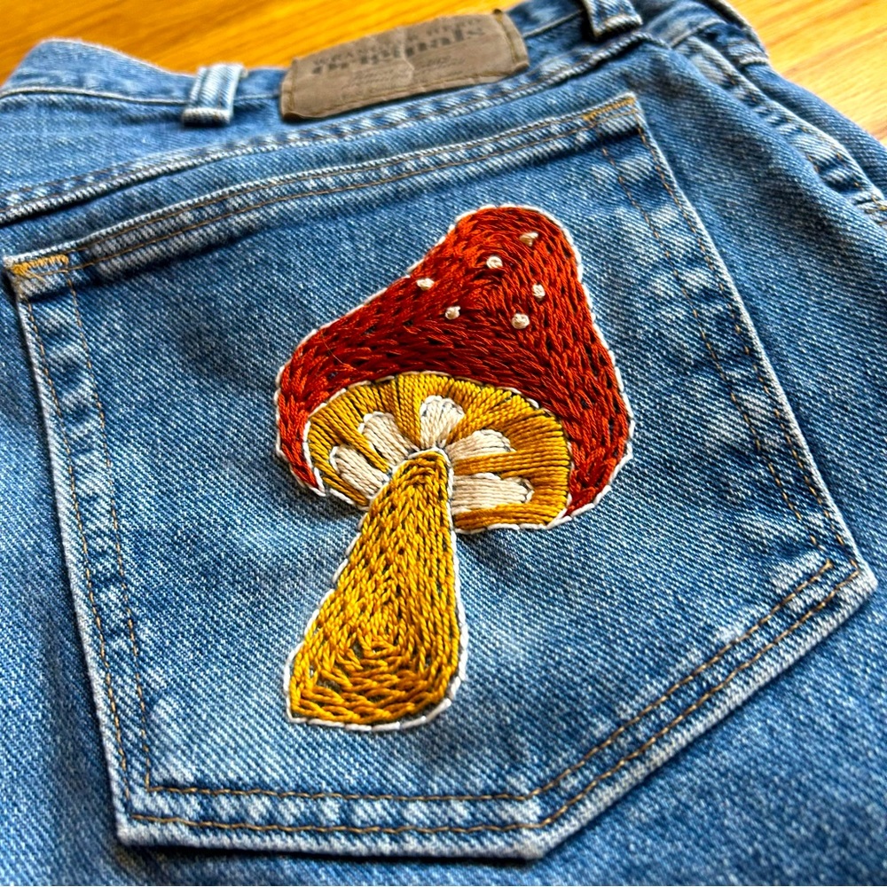 Hand-embroidered mushroom pocket denim WRANGLERS
